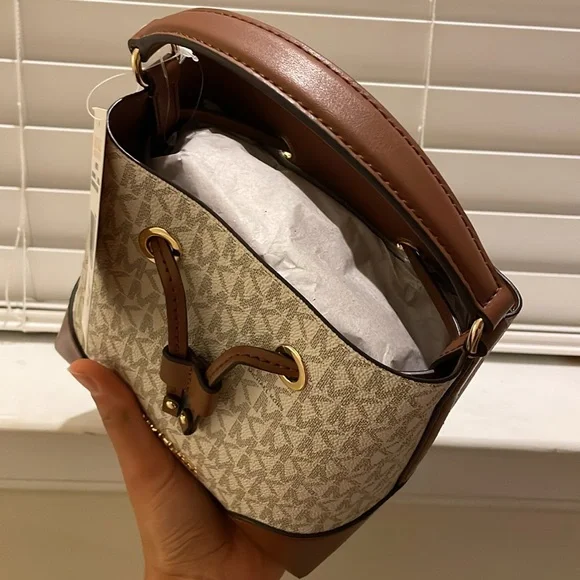 Michael Kors XS Suri Mini Bucket Crossbody Drawstring - Picture 5 of 9